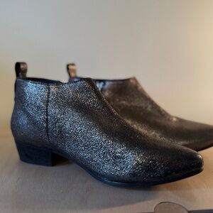 Seychelles Metallic bronze/pewter leather booties, size 6.5 (fit like a 7)